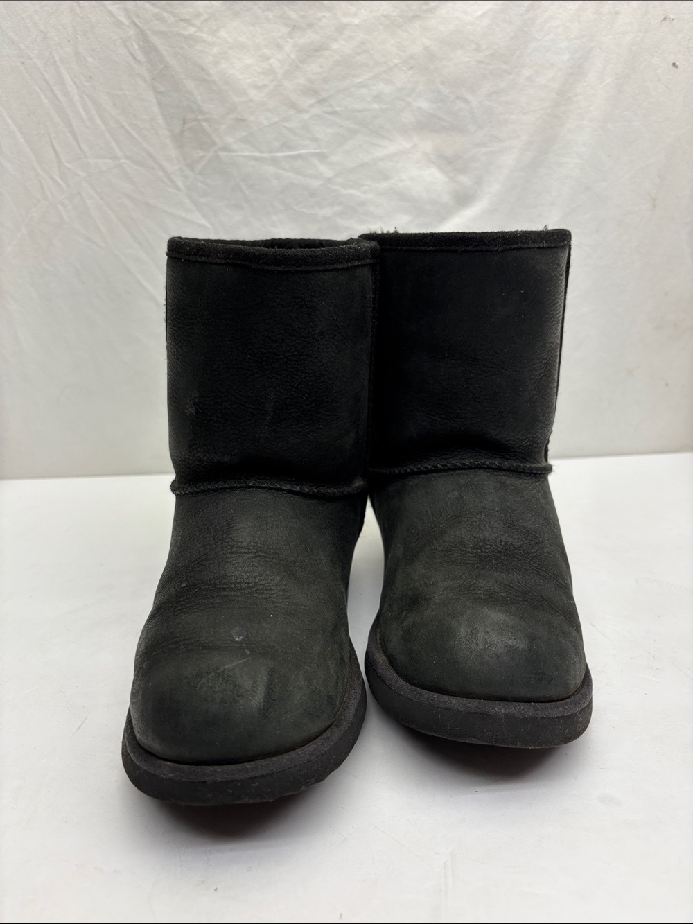 UGG leather Classic short boots for little girl size 2, box 12